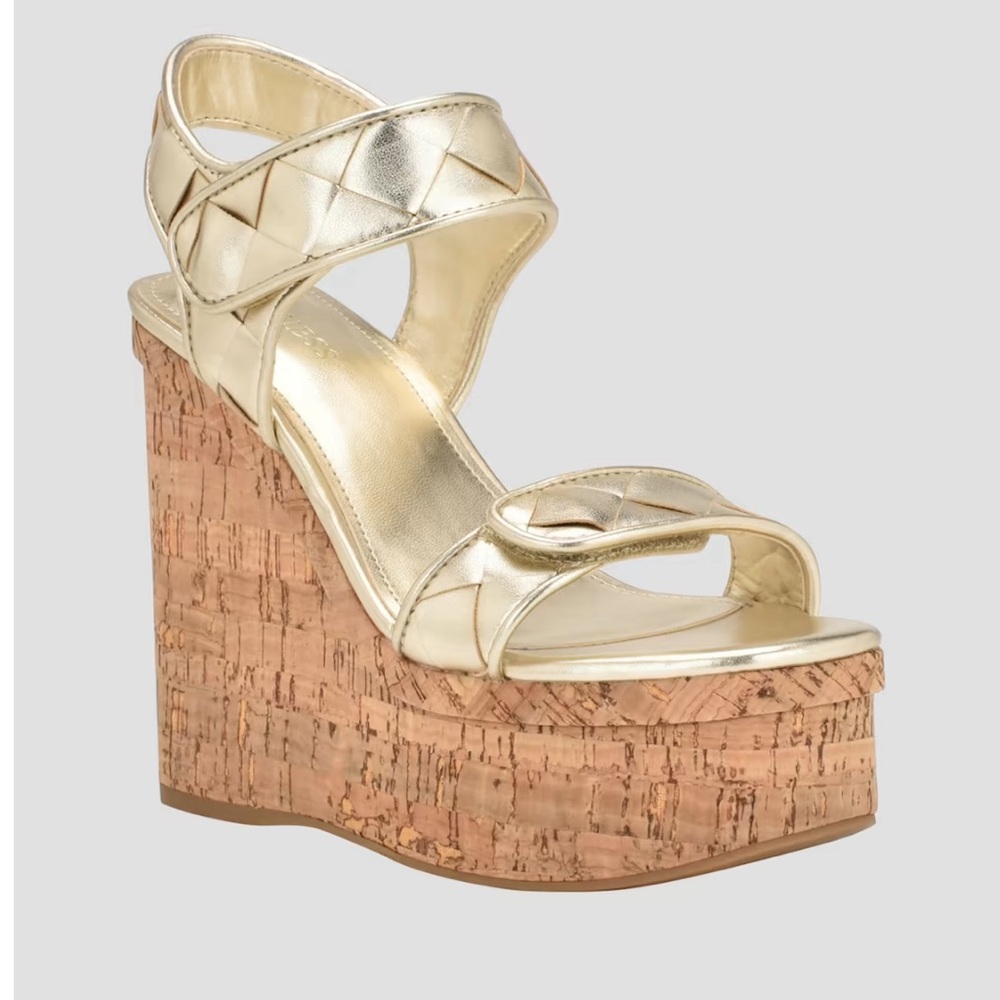 💛 GUESS Gold Wedge Sandals 💛 Like New! 💛 Great condition! 💛